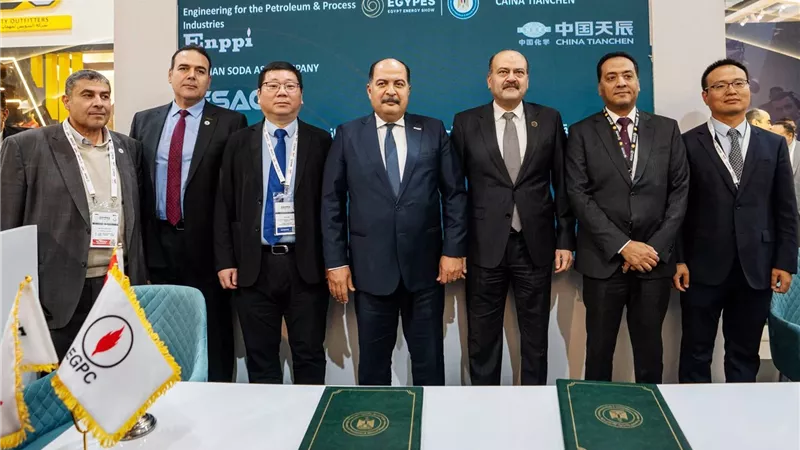 توقيع عقد إدارة المشروعات «PMC» مشروع الشركة المصرية للصودا اش لإنتاج الصودا آش ومشتقاتها بالعلمين الجديدة