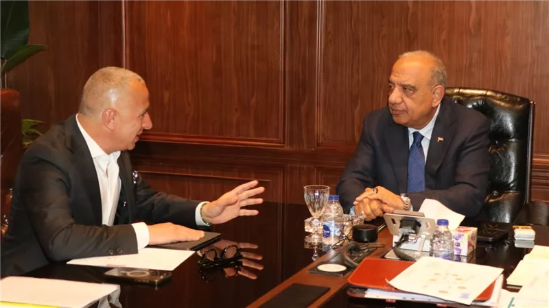 وزير الكهرباء يبحث مع 