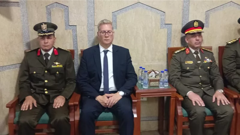 وزير البترول ووزير العمل السابق وقيادات القطاع يؤدون واجب العزاء في وفاة الشهيد المهندس حسام صادق بمسجد آل رشدان