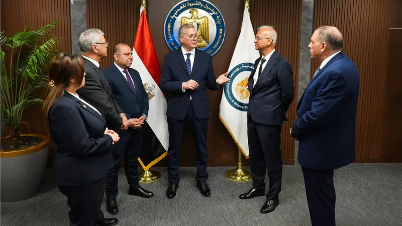 وزير البترول يشهد توقيع عقد توريد خام الفوسفات للمجمع الصناعي الجديد بالمنطقة الاقتصادية لقناة السويس