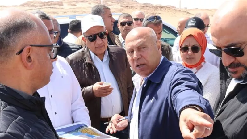 وزيرا النقل والكهرباء يبدآن جولة ميدانية تفقدية لمنطقة جبل بمحافظة السويس