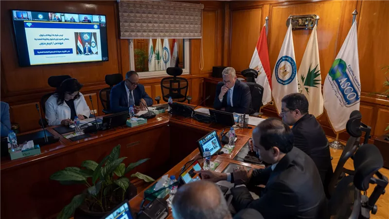 وزير البترول يشهد عمومية ثروة للبترول ويُوجّه بتعظيم دورها في البحث والإنتاج