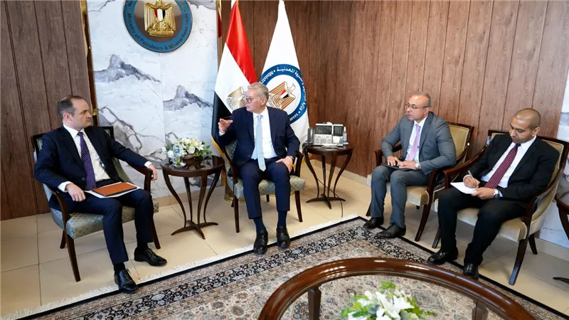 وزير البترول يستقبل نائب أباتشي العالمية لمتابعة سير العمل بمواقع الشركة