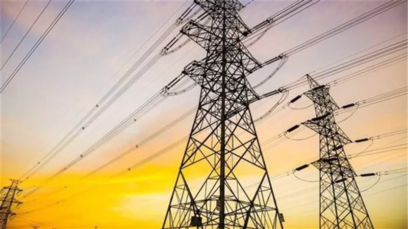 بسبب اختلاس 900 ألف جنيه.. نقل موظف بكهرباء البحيرة وخفض مزاياه المالية