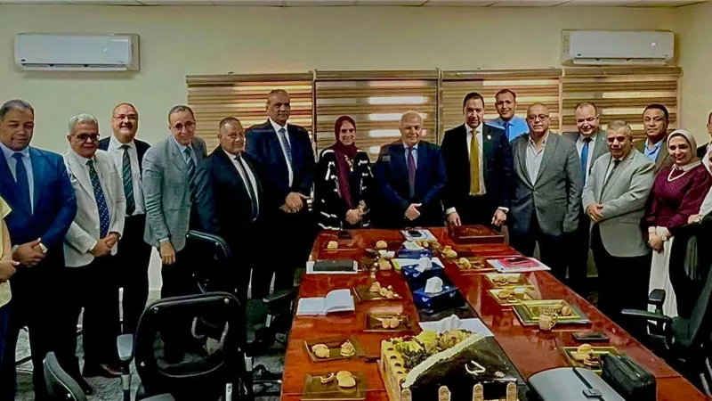 رئيس الخدمات الطبية يحتفل بترقية رئيس القطاع المالي بالشركة.. تفاصيل 