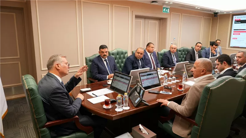 وزير البترول يبحث مع 