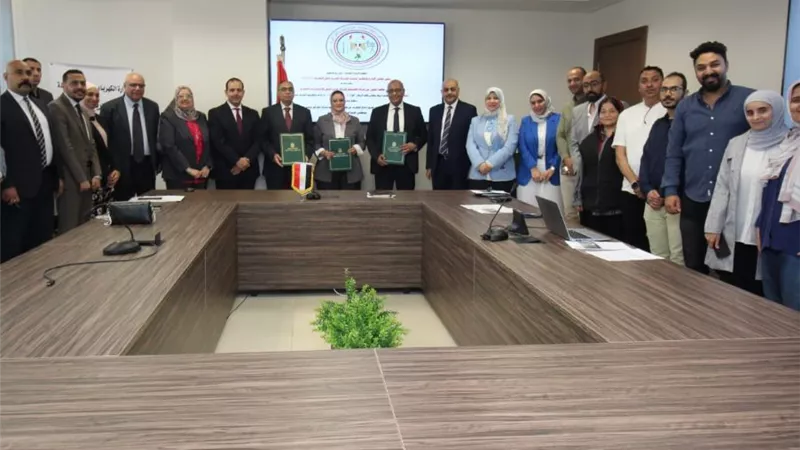المصرية لنقل الكهرباء توقّع عقدًا لتنفيذ خطوط ربط لمشروعات طاقة الرياح بقدرة 1100 ميجاوات