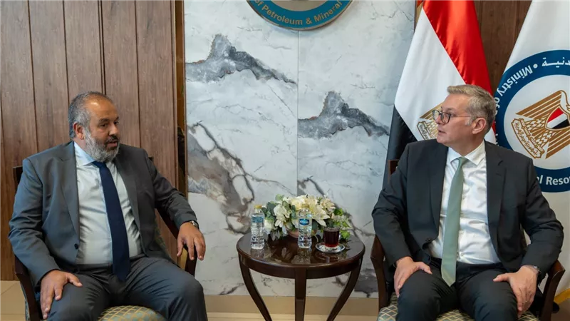 وزير البترول يتابع تنفيذ مشروع المجمع المتكامل للأسمدة الفوسفاتية وحمض الفوسفوريك بالسخنة