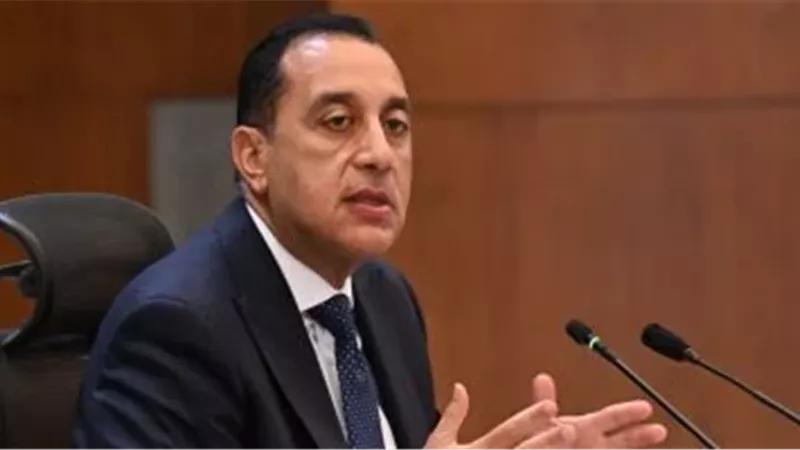 الحكومة تعلن إيقاف العمل بقرار غلق المحال 11 مساء والعودة للمواعيد الطبيعية