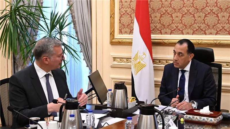 رئيس الوزراء يلتقي وزير البترول لمتابعة عددٍ من ملفات العمل