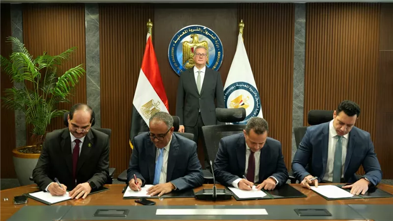 وزير البترول يشهد توقيع مذكرة اتفاق مع بى بى وهاربور إنرجى