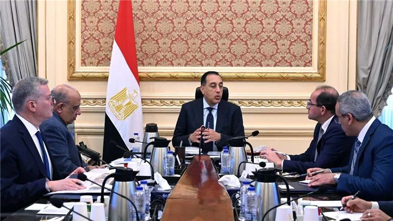 رئيس الوزراء يتابع الجهود الحكومية لتوفير المنتجات البترولية وتعزيز المخزون