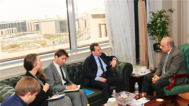 وزير الكهرباء يبحث مع سفير فرنسا بالقاهرة سبل دعم وتعزيز فرص الشراكة والتعاون
