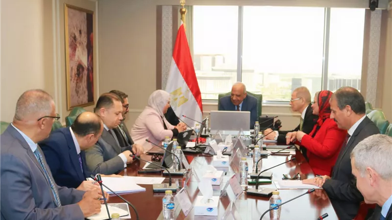 وزير الكهرباء يبحث مع وفد البنك الدولي دعم الشراكة في مجالات تقوية الشبكة الموحدة