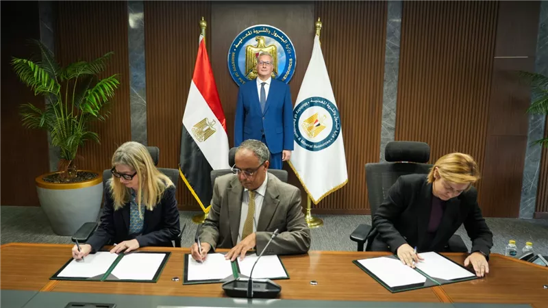 وزير البترول يشهد توقيع اتفاقية جديدة للتوسع في البحث والإنتاج بمنطقة بدرالدين بالصحراء الغربية