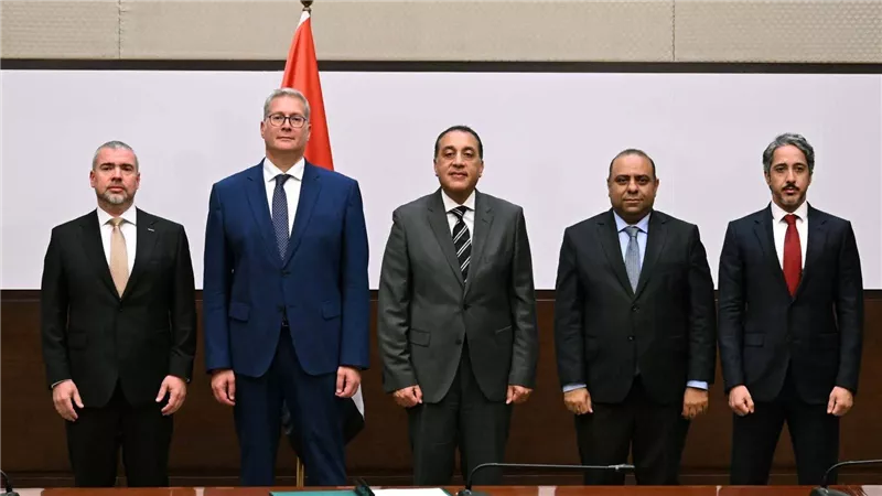 توقيع مذكرة تفاهم بين البترول وإكسون موبيل العالمية وشريكتها قطر للطاقة