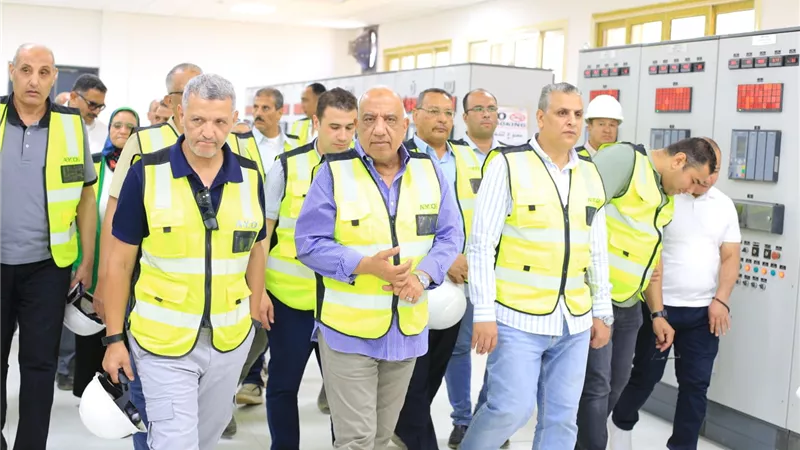 وزير الكهرباء يفتتح تطوير المنصة الرقمية لمجمع بنبان للطاقة الشمسية
