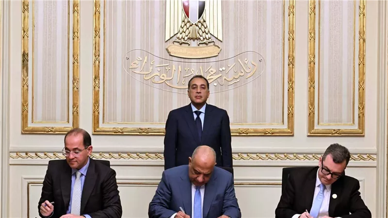 لاستيعاب قدرات الطاقات المتجددة.. توقيع بروتوكول اتفاق لتمويل مشروعات تدعيم وتطوير الشبكة القومية للكهرباء 