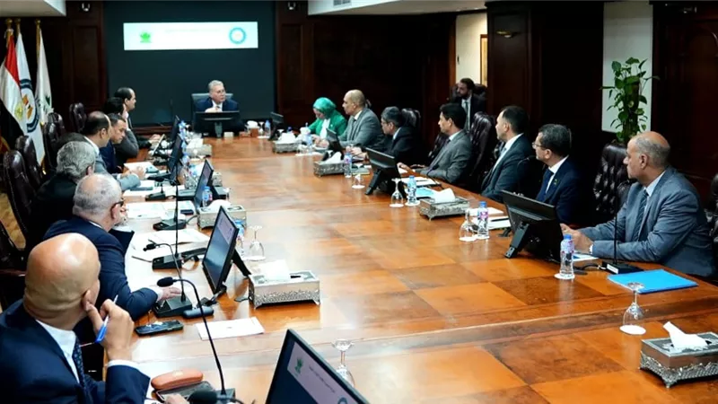 وزير البترول يتابع مشروعات قطاع الغاز خلال زيارة لـ”إيجاس”