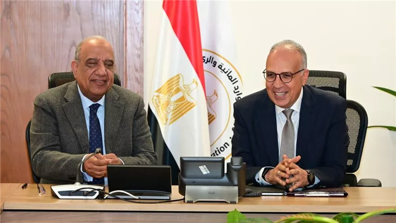 وزيرا الري والكهرباء يبحثان التوسع في استخدام الطاقة الشمسية بمحطات الرفع لدعم التحول الأخضر