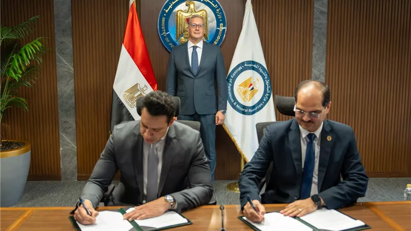 البترول توقع اتفاقية جديدة مع هاربور إنرجي وتوقيع مذكرة مبادئ مع إيني لزيادة إنتاج الغاز