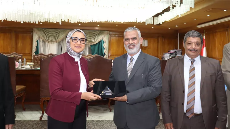 محافظ الوادي الجديد في ضيافة الطاقة الذرية لاستعراض أطر التعاون المشترك