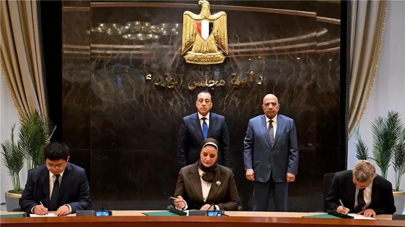 رئيس الوزراء يشهد مراسم توقيع مذكرة تفاهم إنشاء أول مصنع لتوربينات الرياح