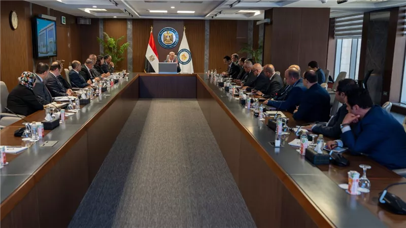 وزير البترول يتابع أداء الهيئة المصرية العامة للبترول