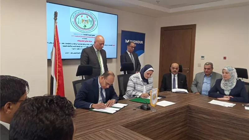 المصرية لنقل الكهرباء توقع عقد إنشاء خط جهد 500 كيلوفولت لدعم الشبكة القومية الموحدة