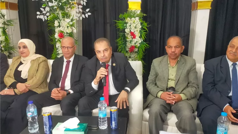 بحضور رأفت شمعة.. «مصر الوسطى للكهرباء» تكرم مصطفى عبد الحكيم ومحمد فاروق بمناسبة بلوغهما سن التقاعد