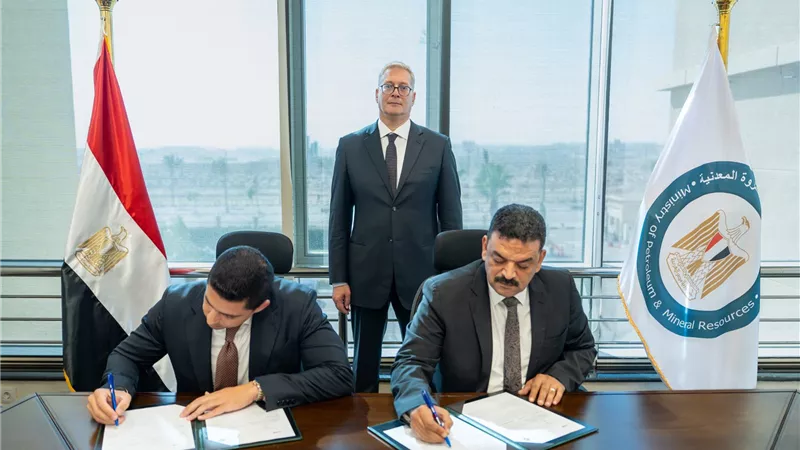 وزير البترول يشهد توقيع مذكرة تفاهم بين هيئة الثروة المعدنية والصناعات التعدينية وجينيسيس المصرية للتعدين