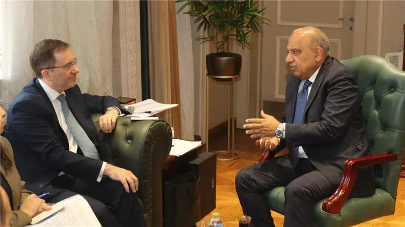 وزير الكهرباء يستقبل سفير بريطانيا بالقاهرة لبحث  التعاون فى تحديث الشبكات وانظمة تخزين الطاقة