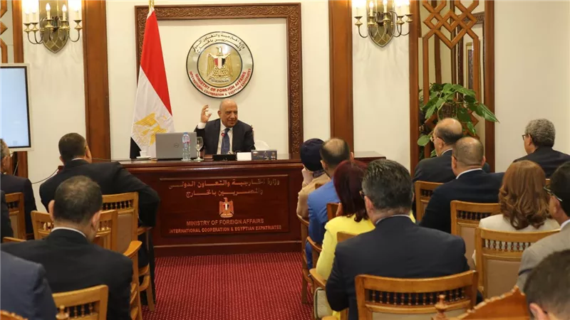 وزير الكهرباء يلتقي برؤساء البعثات الدبلوماسية والقنصلية بالخارج ويطرح مجالات العمل المشترك