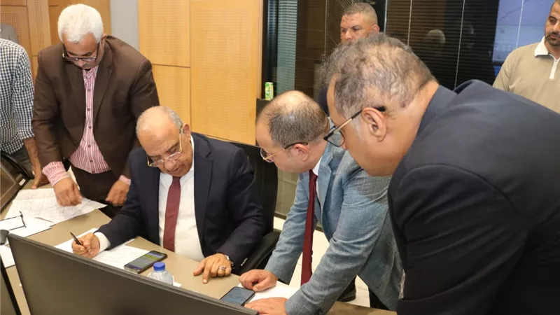  وزير الكهرباء يتابع سير العمل وخطة التشغيل لتأمين الشبكة الموحدة