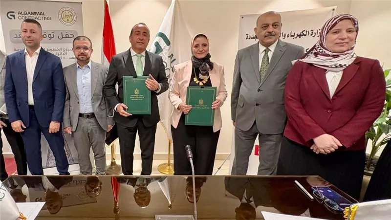 المصرية لنقل الكهرباء توقع عقدًا جديدًا لإنشاء خط جهد 500 ك.ف