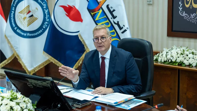 وزير البترول يشيد بجهود أنربك في زيادة إنتاج البنزين لتقليل الاستيراد