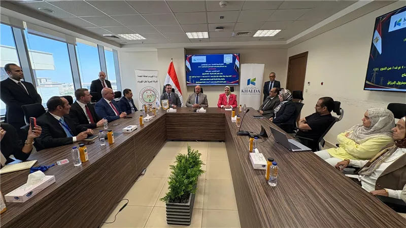 نقل الكهرباء توقع عقدًا لإنشاء وربط محطة محولات حقل الرزاق بمنطقة كهرباء الإسكندرية وغرب الدلتا
