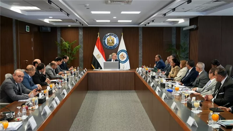 وزير البترول: تطوير معامل التكرير وشبكات النقل والتخزين يدعم التحول إلى مركز إقليمي لتداول المنتجات