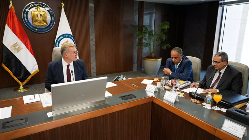 وزير البترول: «العامة للبترول» الذراع اليمنى للهيئة في توظيف التكنولوجيا والذكاء الاصطناعي