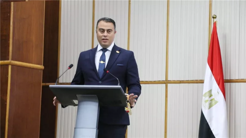 احتفاءً بالتفوق والتميز.. رئيس مجلس إدارة هيئة المحطات النووية لتوليد الكهرباء يكرّم أبناء العاملين المتفوقين دراسيًا