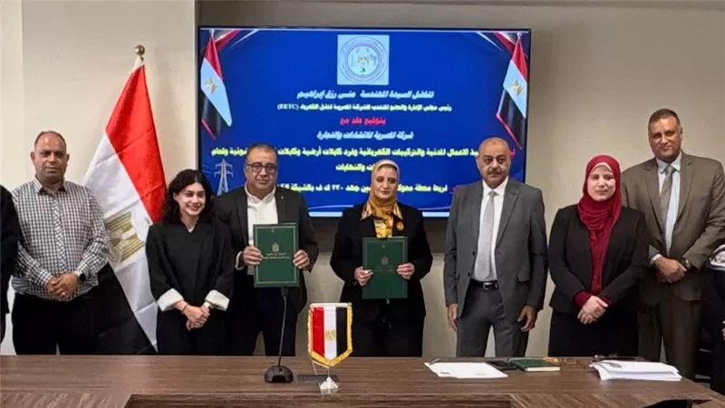 نقل الكهرباء توقع عقدًا لتنفيذ أعمال ربط محطة محولات البدرشين جهد 220 كيلوفولت بالشبكة القومية الموحدة